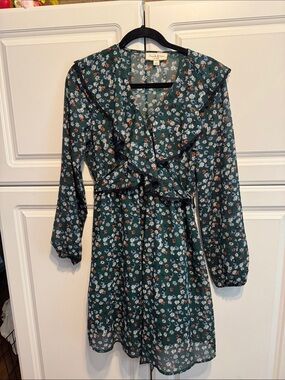 Green Floral Ruffle Long-Sleeve Mini Dress by Threads & States
